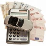 Im Laufe der Jahre ändert sich der Versicherungsbedarf. Eine passende Kfz-Versicherung hilft Geld sparen, Foto: © Thorben Wengert / pixelio.de