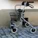 Die Beurteilung der Pflegebedürftigkeit berücksichtigt auch die Mobilität der Person, Foto: © Rainer Sturm / PIXELIO